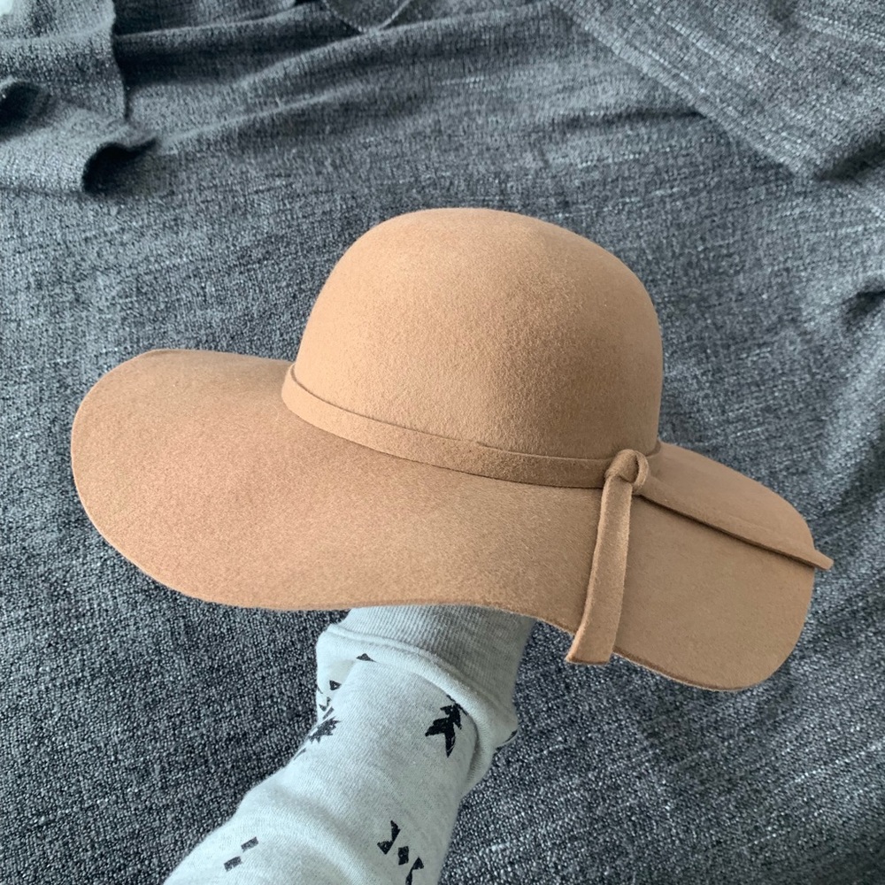 Wool tan hat